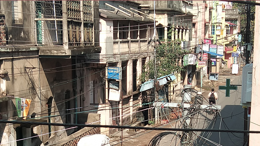 সব সময় জমজমাট থাকা বর্ধমানের খোশবাগান জনশূন্য জনতা কার্ফু-এর জেরে।
(ছবি:  শুভ্র ভক্ত)