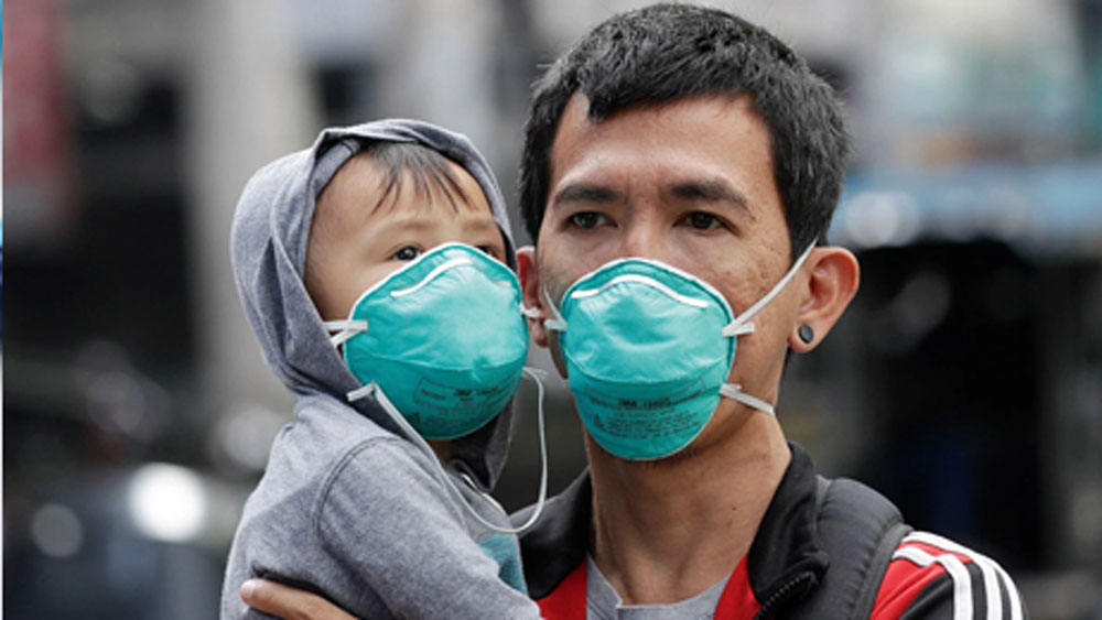 তা সত্ত্বেও ইন্টারনেটে ছড়িয়ে পড়ছে করোনাভাইরাস সংক্রান্ত নানা ভুল ধারণা। এবং অনেকেই চিকিত্সকের পরামর্শ ছাড়া সে সব ভুল বার্তায় বিশ্বাস করে ফেলছেন। করোনাভাইরাস নিয়ে এমনই কিছু ভুল ধারণা তুলে ধরা হল।