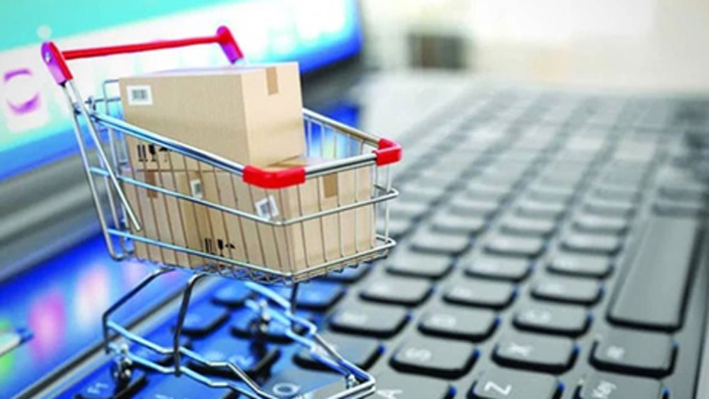 করোনা আক্রান্ত বাইরের দেশ থেকে আসা মালপত্রের মাধ্যমেও কি এই অসুখ ছড়াতে পারে? এমন আশঙ্কাও দেখা গিয়েছে মানুষের মধ্যে।