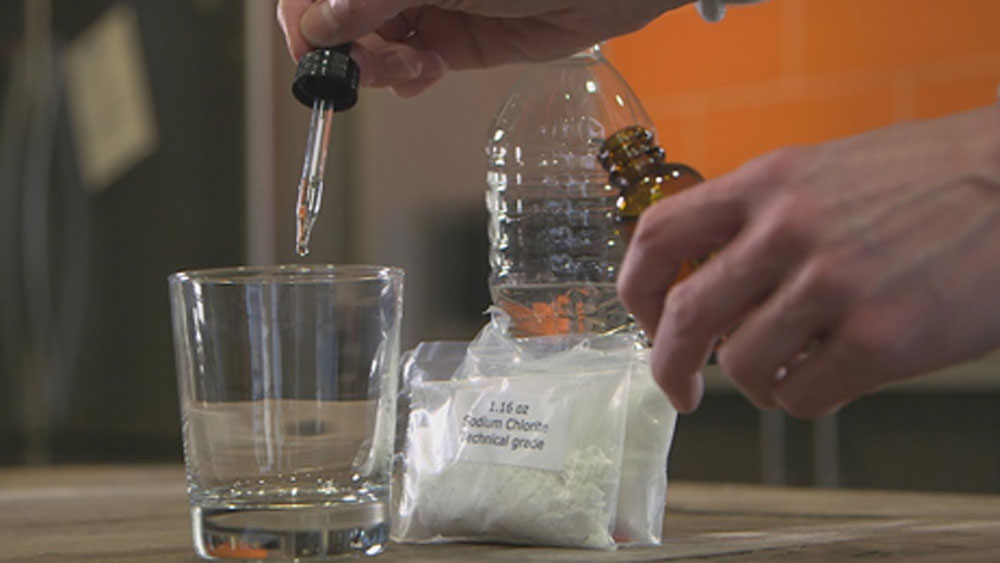 অনলাইনে মিরাকল মিনারেল সলুউশন বলে যে তরল বিক্রি হচ্ছিল, সেটায় আসলে বিশুদ্ধ পাণীয় জলের সঙ্গে ২৮ শতাংশ সোডিয়াম ক্লোরাইড মেশানো রয়েছে।