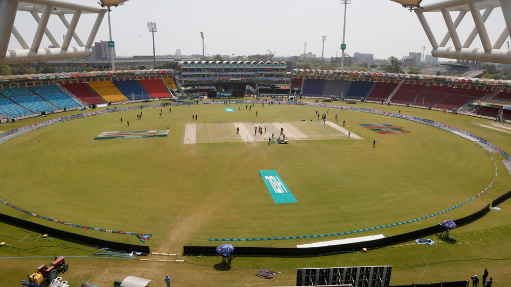 বডোদরা ক্রিকেট সংস্থার সচিব অজিত লেলে সংবাদ সংস্থাকে বলেছেন, “তদন্তকারী কমিটির কাজ শেষ না হওয়া পর্যন্ত বেদাদেকে নির্বাসিত করা হয়েছে। সংস্থার বাইরের একজন নিরপেক্ষ সদস্য থাকবেন এই তদন্ত কমিটিতে। যৌন হেনস্থার অভিযোগ পেলে এটাই করা হয় সাধারণত।”