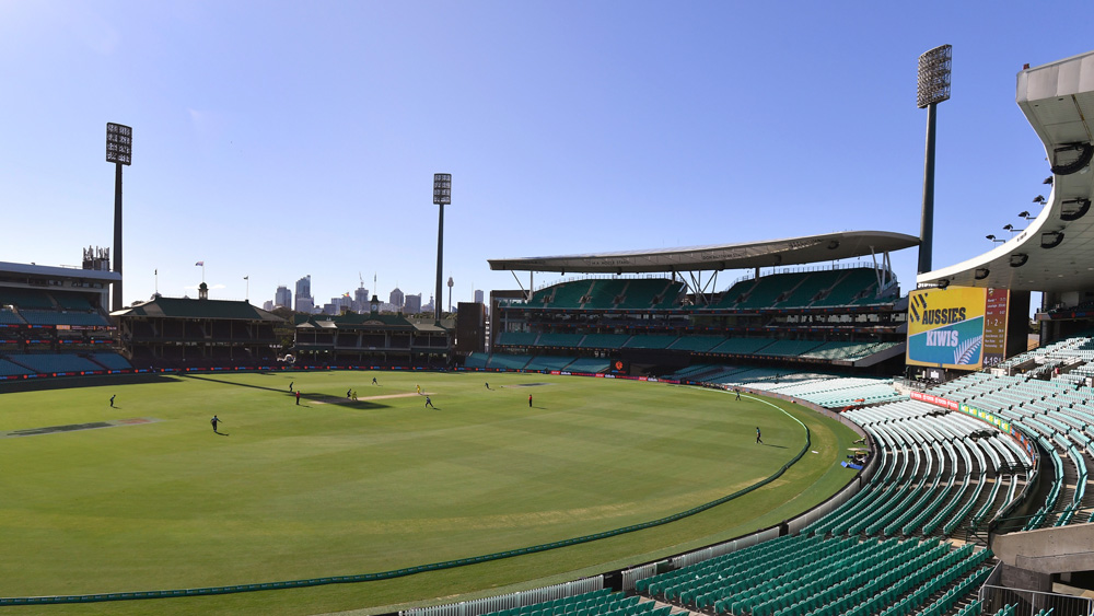অতীতের হার্ড হিটার অতুল বেদাদে এক সময় বডোদরার পুরুষ দলের কোচ ছিলেন। গত বছর তিনি মহিলা দলের দায়িত্ব নিয়েছিলেন। কিন্তু সে দায়িত্বেও বেশি দিন থাকতে পারলেন না।  (ছবি: আর্কাইভ এবং ফেসবুক)