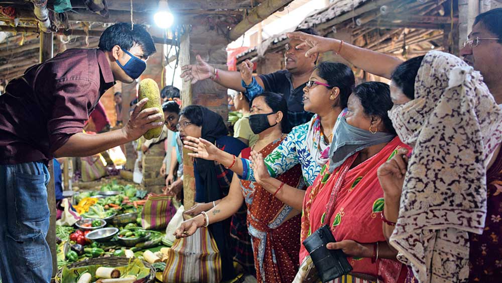 Coronavirus in India: Citizens pay higher price for the daily needs as lockdown begins in Bengal