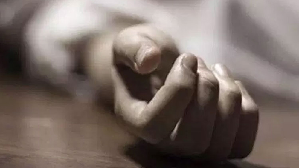 কিন্তু তার অপরাধের ফাঁদে নিজেই ধরা পড়ে জয়শঙ্কর। বেশ কয়েক মাস বিভিন্ন শহরে গা ঢাকা দিয়ে থাকা পরে একটা চোরাই মোটরবাইকে সে পৌঁছয় কর্নাটকের এলাগি গ্রামে।