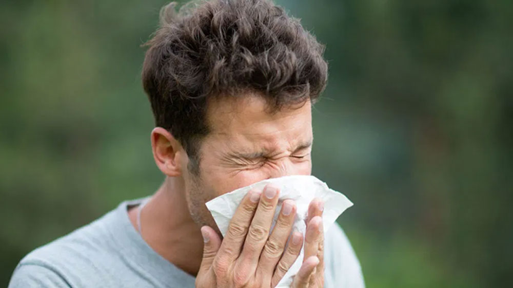 ফলে কাচে হাত দিলে, নিয়ম-বিধি মেনে ভাল করে হাত পরিষ্কার করে নেওয়া প্রয়োজন। বাড়ির জানলার কাচগুলো প্রয়োজনে ভাল করে ধুয়ে পরিষ্কার করা দরকার।