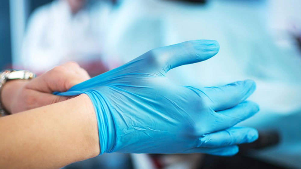 তাই সার্জিক্যাল গ্লাভস ব্যবহারে ভীষণভাবে সুরক্ষা-বিধি মেনে চলা প্রয়োজন। কারণ সার্জিক্যাল গ্লাভসের উপর এই ভাইরাস অন্তত চার ঘণ্টা পর্যন্ত বেঁচে থাকতে পারে। সুরক্ষা-বিধি মেনে না চললে, সংক্রমণ ছড়ানোর সম্ভাবনাও খুব বেশি।