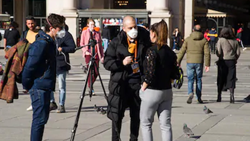 অ্যাসাইনমেন্ট করছেন যাঁরা, তাঁরা অফিসের ঘেরাটোপেও মাস্ক পরতে পারেন। নয়তো আপনাদের থেকে সহকর্মীরা সংক্রামিত হতে পারেন।