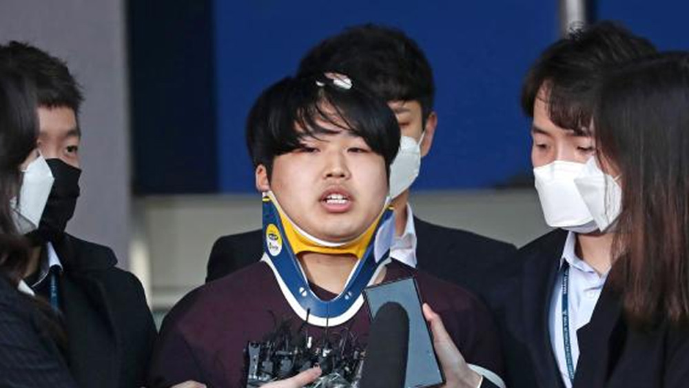 নিউজরুম-সহ অফিসের অন্যান্য অংশেও মেনে চলুন করোনাভাইরাস সংক্রান্ত সতর্কতা বিধি। সবার শেষে সবথেকে গুরুত্বপূর্ণ হল, নিজের বা সহকর্মীর মধ্যে সামান্যতম উপসর্গ দেখা দিলেই জানান ঊর্ধ্বতন কর্তৃপক্ষকে।
(ছবি: আর্কাইভ ও সোশ্যাল মিডিয়া)
(ছবি: আর্কাইভ, শাটারস্টক)