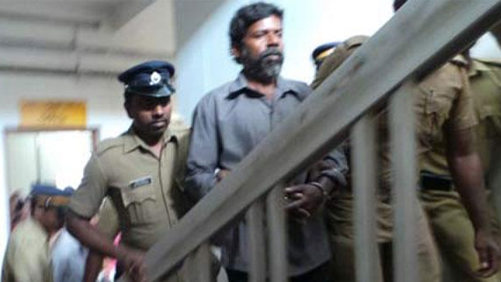 তবে পালিয়ে বেশি দিন জেলের বাইরে থাকতে পারেনি জয়ানন্দন। কয়েক মাস পরে নিজের গ্রাম থেকে কিছু দূরে নেল্লাই জংশনের কাছে দোকানে নিজের সাইকেল সারানোর সময় ধরা পড়ে সে।