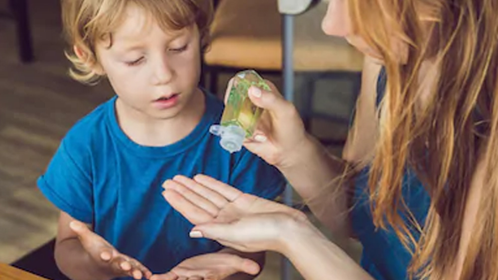 জন্মসূত্রে লাতিন আমেরিকান এই তরুণীর মনে হয়েছিল, এমন কিছু জিনিস যদি থাকত, যাতে চটজলদি হাত পরিষ্কার করে নেওয়া যায়! জল বা সাবান অপ্রতুল হলেও ব্যস্ততার মধ্যে যাতে হাত জীবাণুমুক্ত করা যায়, লুপির মূল লক্ষ্য ছিল সেটাই। এই প্রয়োজন থেকেই জন্ম নিল হ্যান্ড স্যানিটাইজার।