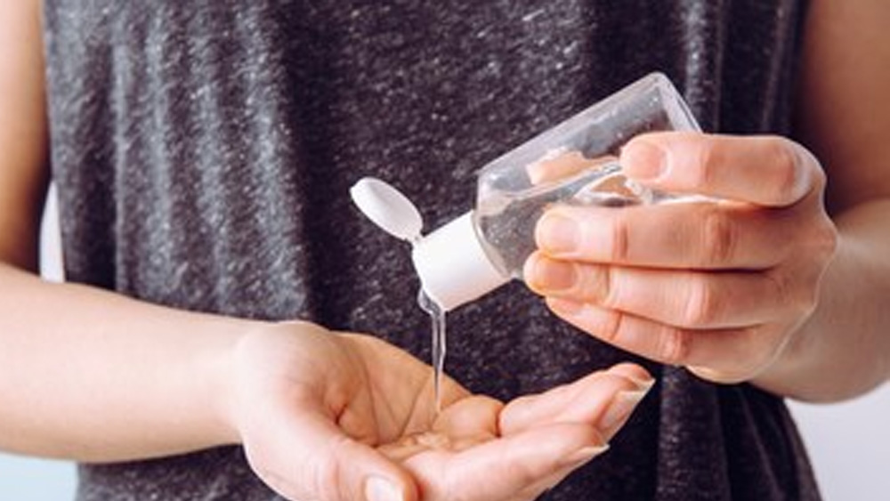 লুপির মনে হয়েছিল, হাতের কাছে সাবান এবং গরম জল না থাকলে তার বিকল্প হতে পারে অ্যালকোহল। তাঁর মাথায় আসে, যদি অ্যালকোহলকে থকথকে জেল-এর আকারে পেশ করা যায়, তা হলে কেমন হয়?