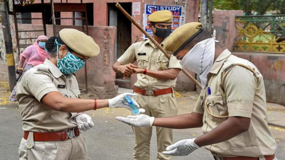 তবে করোনাভাইরাসের অতিমারির আগে শহরের নির্দিষ্ট শ্রেণির মধ্যেই সীমিত ছিল এর প্রচলন। প্রাণনাশের আতঙ্ক একে রাতারাতি সর্বসাধারণের মুঠোবন্দি করে তুলেছে।