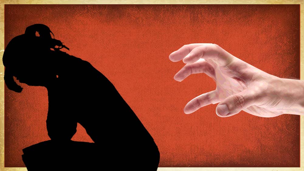 উমেশের জন্ম ১৯৬৯ সালে। কর্নাটকের চিত্রদুর্গ জেলায়। সিআরপিএফ-এর জওয়ান হিসেবে তার কর্মক্ষেত্র ছিল জম্মু কাশ্মীরে। সেখানে এক কমান্ড্যান্টের বাড়িতে নিরাপত্তারক্ষীর কাজ করা সময় কমান্ড্যান্টের মেয়েকে ধর্ষণের চেষ্টা করে।