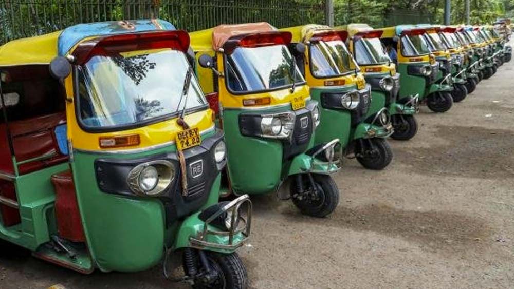 দেশের বিভিন্ন শহরে ঘুরে ঘুরে দিন কাটাত সে। সব জায়গাতেই জুটিয়ে নিত ছোটখাটো কোনও কাজ। সেইসঙ্গে চলতেই থাকত তার অপরাধের রেকর্ড। এক জায়গায় বেশি দিন থাকত না সে। ২০০২ সালে সে চলে আসে টুমকুর থেকে বেঙ্গালুরু। সেখানে এক অটোচালক তাকে চিনে ফেলেন। তার আগে সংবাদপত্রে সে উমেশের ছবি দেখেছিল।