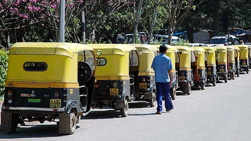 ওই অটোচালকের তৎপরতা এবং উপস্থিত বুদ্ধির জেরে পুলিশের হাতে ধরা পড়ে উমেশ। অটোচালককে পুরস্কৃত করা হয়। গ্রেফতারের পরে উমেশের ডেরা থেকে পাওয়া যায় মেয়েদের পোশাক এবং অন্তর্বাস।