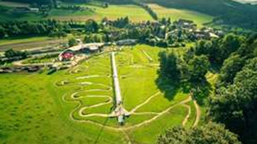 করোনা মোকাবিলায় ইতিমধ্যে সেনাকেও নামাতে হয়েছে সে দেশে। খাদ্যের যোগান, ওষুধপত্রের ব্যবস্থা সমস্ত সামলাচ্ছে সেনা।