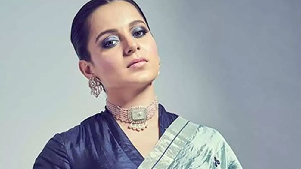 তা নিয়ে নানা বিতর্কও উঠে এসেছে। তবে অনেকেই জানেন না, হৃতিক এবং আদিত্য পাঞ্চোলী ছাড়াও শেখর সুমনের ছেলে অধ্যয়ন সুমনের সঙ্গে সম্পর্ক গড়ে উঠেছিল কঙ্গনার। এবং সেই সম্পর্ক নিয়ে বহু বিতর্কও তৈরি হয়েছিল। গালিগালাজ-মারধর থেকে ‘কালাজাদু’র অভিযোগ, সবই নাকি প্রেমিকের উপর প্রয়োগ করেছিলেন কঙ্গনা।