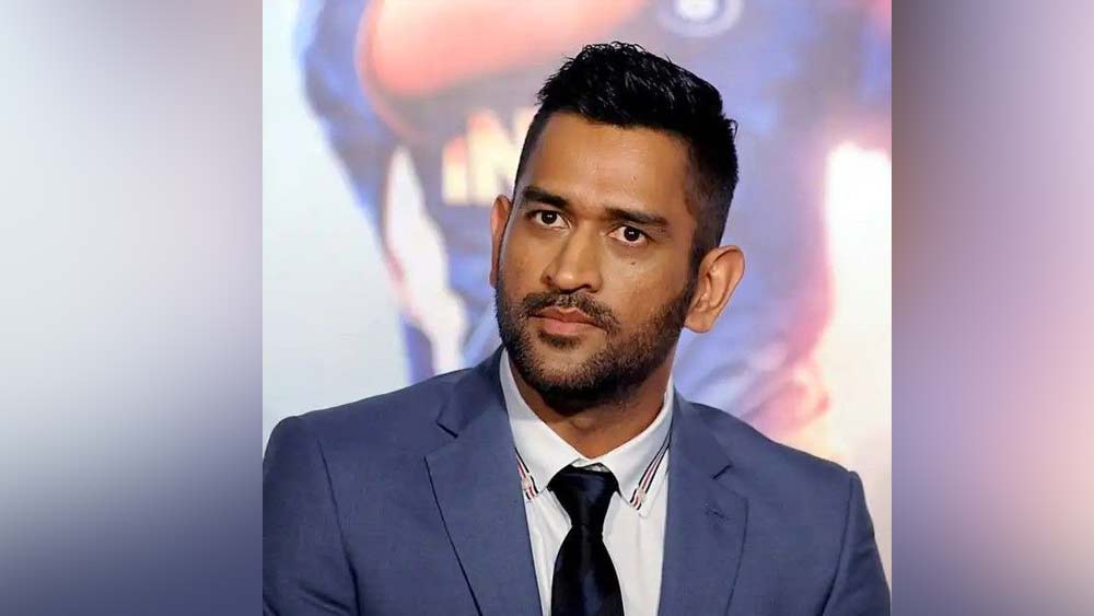 শোনা গিয়েছিল, ভারতীয় ক্রিকেট দলের প্রাক্তন অধিনায়ক মহেন্দ্র সিংহ ধোনি পুণের এক সংস্থাকে এই খাতে দিয়েছেন এক লক্ষ টাকা। তবে পরে এই খবর মিথ্যা বলে দাবি করেছেন সাক্ষী।