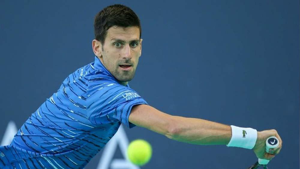 বিশ্বের এক নম্বর টেনিস খেলোয়াড় নোভাক জোকোভিচ করোনা আক্রান্তদের চিকিৎসার জন্য তাঁর দেশ সার্বিয়াকে ভারতীয় মুদ্রায় ৮ কোটি টাকারও বেশি অনুদান দিয়েছেন। শ্বাসপ্রশ্বাস নেওয়ার ও জীবাণুনাশক যন্ত্রপাতি কেনার জন্যই এই অনুদান।