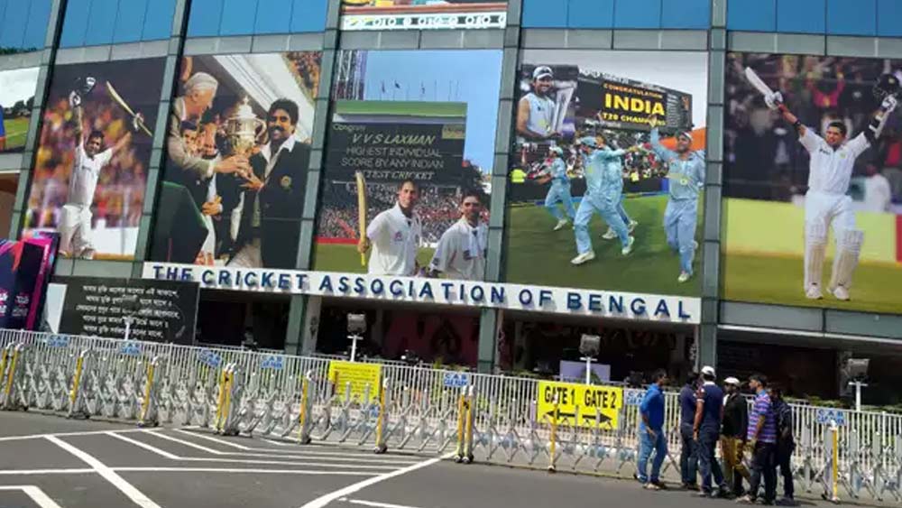 করোনার বিরুদ্ধে যুদ্ধে এগিয়ে এল ক্রিকেট অ্যাসোসিয়েশন অফ বেঙ্গল বা সিএবি। রাজ্য প্রশাসনকে ২৫ লক্ষ টাকা দেওয়ার সিদ্ধান্ত নিল তারা। বোর্ড প্রেসিডেন্ট সৌরভ প্রয়োজনে ইডেনে কোয়রান্টিন কেন্দ্র হিসেবে ব্যবহারের প্রস্তাবও দিয়েছেন।