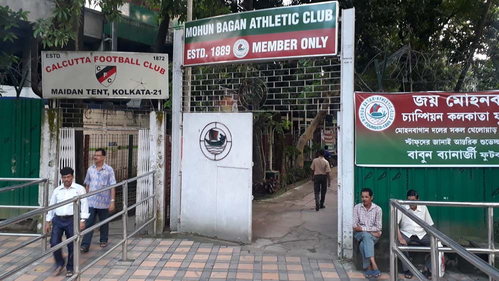 ২০ লক্ষ টাকা দিয়েছে মোহনবাগানও। দ্য আই লিগ জয়ী ক্লাব মুখ্যমন্ত্রীর বিপর্যয় মোকাবিলা তহবিলে এই অর্থ তুলে দিয়েছে। করোনার বিরুদ্ধে লড়াইযে আর্থিক সাহায্যব করার কথা জানানো হয়েছে ক্লাবের ওয়েবসাইটে।