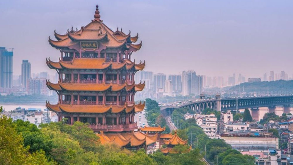 চিনের সবচেয়ে পুরনো শহর উহান। এবং সবচেয়ে ঐতিহ্যবাহীও। চিনের বহু প্রাচীন সংস্কৃতির ছাপ এখনও এই শহরে রয়েছে। এমনকি চিনের সবচেয়ে পুরনো এবং জনপ্রিয় অপেরা হ্যানও এই শহরের।