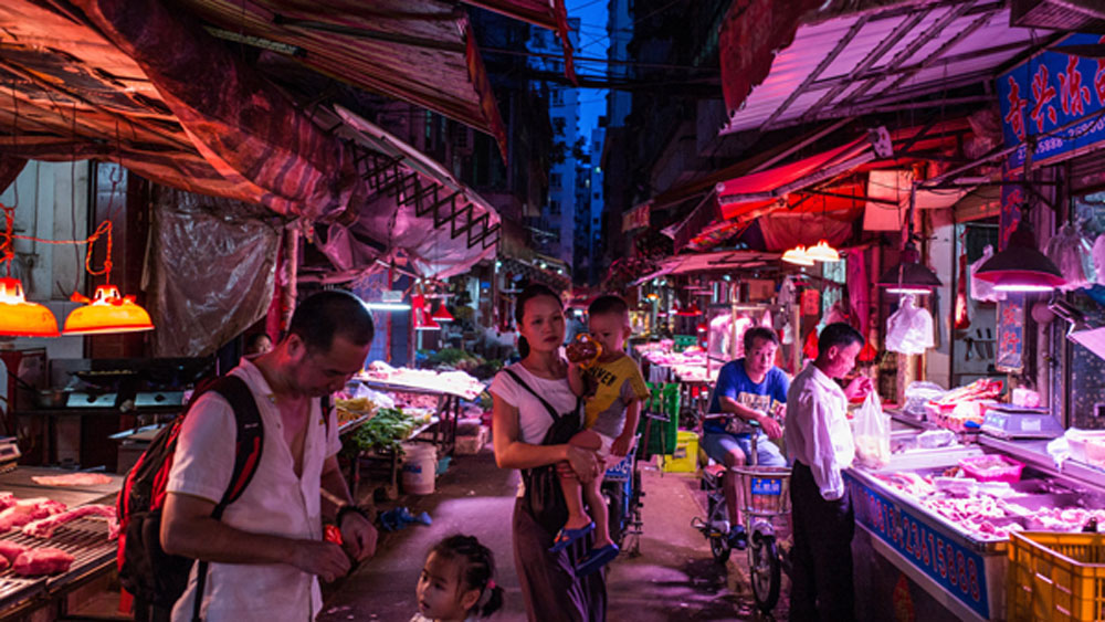 উহানে সারা বছরই আর্দ্রতাপূর্ণ আবহাওয়া। গড় তাপমাত্রা ১৫ ডিগ্রি সেলসিয়াস থেকে ১৮ ডিগ্রি সেলসিয়াসের মধ্যে ঘোরাফেরা করে।