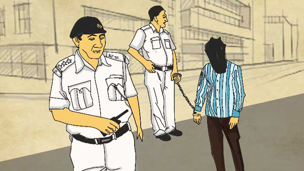 তবে অপরাধে তার হাতেখড়ি ১৯৯৬ সালে। কোল্লামে মুন্ডক্কলে জনৈক রাজশেখরণকে খুনের দায়ে গ্রেফতার করা হয় তাকে। কিন্তু চার বছর কারাদণ্ডের পরে প্রমাণের অভাবে সে ছাড়া পেয়ে যায়।