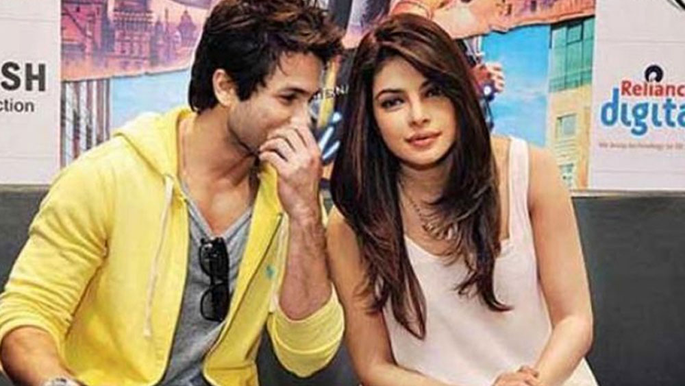 ২০০৯ সালে মুক্তি পাওয়া ছবি ‘কামিনে’-র সেট থেকেই তাঁদের সম্পর্কের সূত্রপাত। এই ফিল্মে একে অপরের বিপরীতে অভিনয় করেছিলেন তাঁরা।