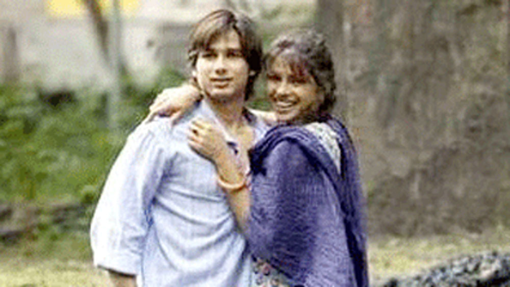 তবে এঁদের মধ্যে যে দুটো সম্পর্ক নিয়ে শহিদ ভীষণ ভাবে সিরিয়াস ছিলেন তা হল প্রিয়ঙ্কা চোপড়া এবং করিনা কপূর। প্রিয়ঙ্কা চোপড়ার সঙ্গে তাঁর সম্পর্ক যদিও খুব কম সময়ের জন্য ছিল। কিন্তু তাঁদের এই সম্পর্ক অনেক বেশি চর্চায় এসেছিল।