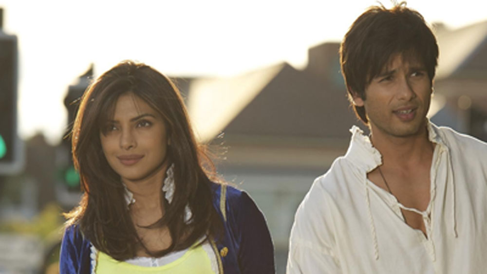 সম্পর্কটা নিয়ে সিরিয়াস হলেও দু’জনের ভাবনাচিন্তার খুব একটা মিলছিল না। শহিদ ছিলেন ভীষণ দায়িত্বশীল এবং প্রাইভেট পার্সন। অন্য দিকে প্রিয়ঙ্কা ছিলেন অত্যন্ত ক্যাসুয়াল এবং খোলামেলা।