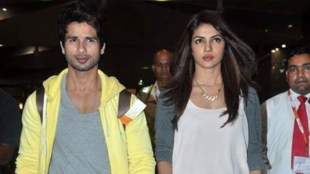 বর্তমানে অবশ্য দু’জনেই নিজেদের পরিবার নিয়ে খুশি। শাহিদের স্ত্রী মীরা এবং প্রিয়ঙ্কার স্বামী নিক জোনস। একে অপরের সঙ্গে সুখে সংসার করছেন।