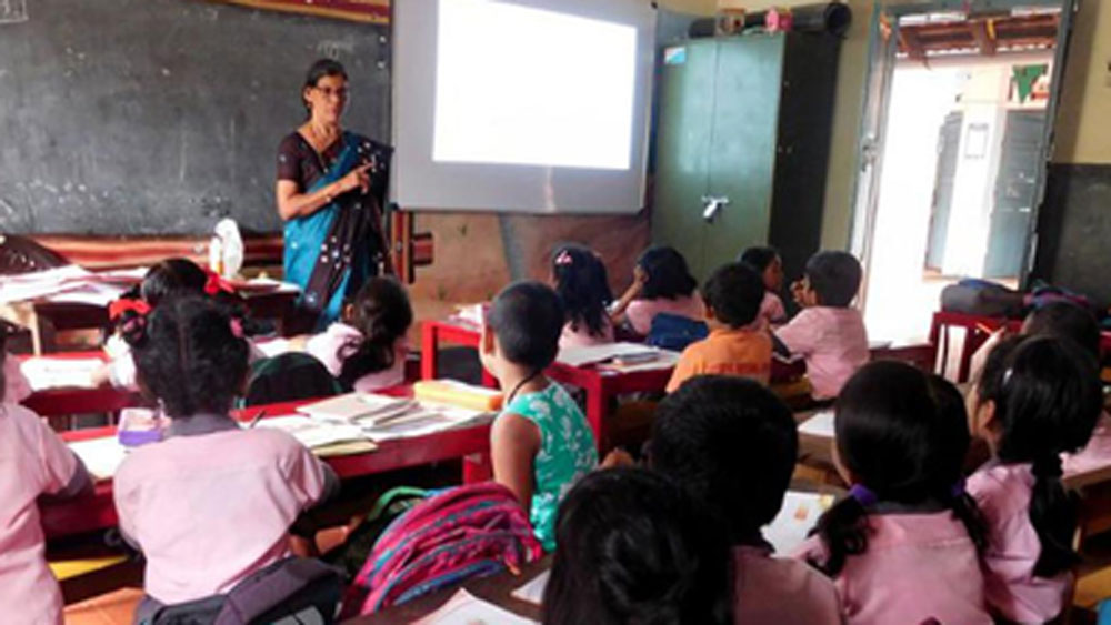 তবে রঙ্গস্বামী স্কুলে পড়তেন। পড়াশোনার প্রতি তাঁর তীব্র ইচ্ছা দেখেই তাঁকে স্কুলে ভর্তি করিয়ে দিয়েছিলেন বাবা-মা।