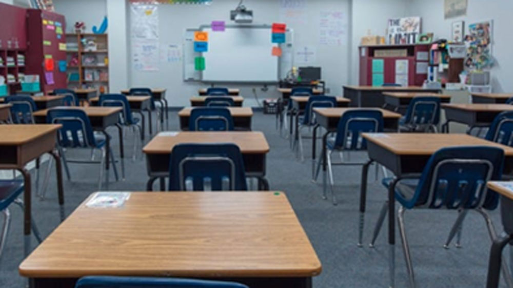 শেষে তাঁর মনের অবস্থা বুঝতে পেরে তাঁর দুই দাদা রামাচন্দ্র এবং রামনকুট্টি তাঁকে ফের স্কুলে ভর্তি করে দেন। তাঁরা দু’জনেই ভাইয়ের লেখাপড়ার দায়িত্ব নিয়ে নেন।