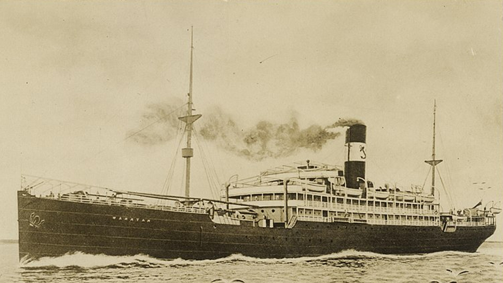 ১৮৮৮ সালের ৮ নভেম্বর। গুজরাতের কচ্ছ উপকূল থেকে মুম্বইয়ের উদ্দেশে যাত্রা শুরু করে সেই জাহাজটি। পোরবন্দরে পৌঁছে আরও কিছু যাত্রী তোলে ‘বিজলি’। যাত্রী সংখ্যা দাঁড়ায় প্রায় ৮০০। এঁদের মধ্যে ছিলেন বেশ কয়েকজন সদ্য বিবাহিত স্বামী-স্ত্রী এবং বম্বে বিশ্ববিদ্যালয়ের ছাত্রও।