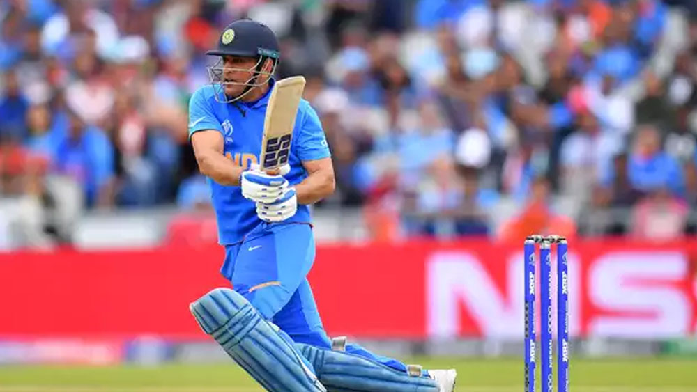 কিন্তু জানেন কি এই হেলিকপ্টার শট কিন্তু ধোনির নিজস্ব স্টাইল নয়। অন্য একজনের কাছ থেকে এই শট ধার  নিয়েছিলেন তিনি।