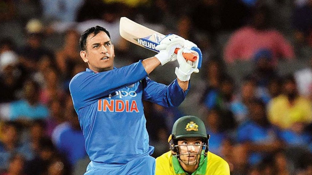 এমনকি, ধোনি স্টার ক্রিকেটার হয়ে যাওয়ার পরও বন্ধু সন্তোষের সঙ্গে তাঁর যোগাযোগ ছিল। ছোটবেলায় ধোনির ক্রিকেট পার্টনার ছিলেন এই সন্তোষ লালই।