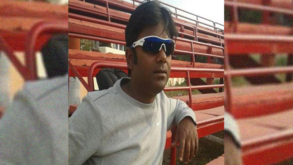 বন্ধুর অসুখের কথা জানতে পেরে এগিয়ে এসেছিলেন ধোনি। রাঁচি থেকে দিল্লি নিয়ে গিয়ে বন্ধুর চিকিত্সার ব্যবস্থাও করেছিলেন।