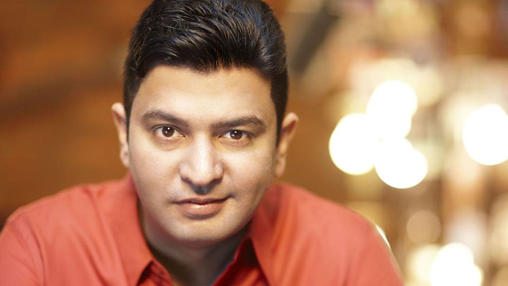 টি সিরিজের কর্তা ভূষণ কুমার ইতিমধ্যে প্রধানমন্ত্রী ত্রাণ তহবিলে ১১ কোটি টাকা সাহায্য করার প্রতিশ্রুতি দিয়েছেন। টুইটে তিনি লিখেছেন, “আমরা খুব কঠিন সময়ে রয়েছি, সাহায্যের জন্য আমাদের প্রত্যেকেরই এগিয়ে আসা দরকার। সকলে একসঙ্গে এই যুদ্ধে সামিল হব, জয় হিন্দ।”