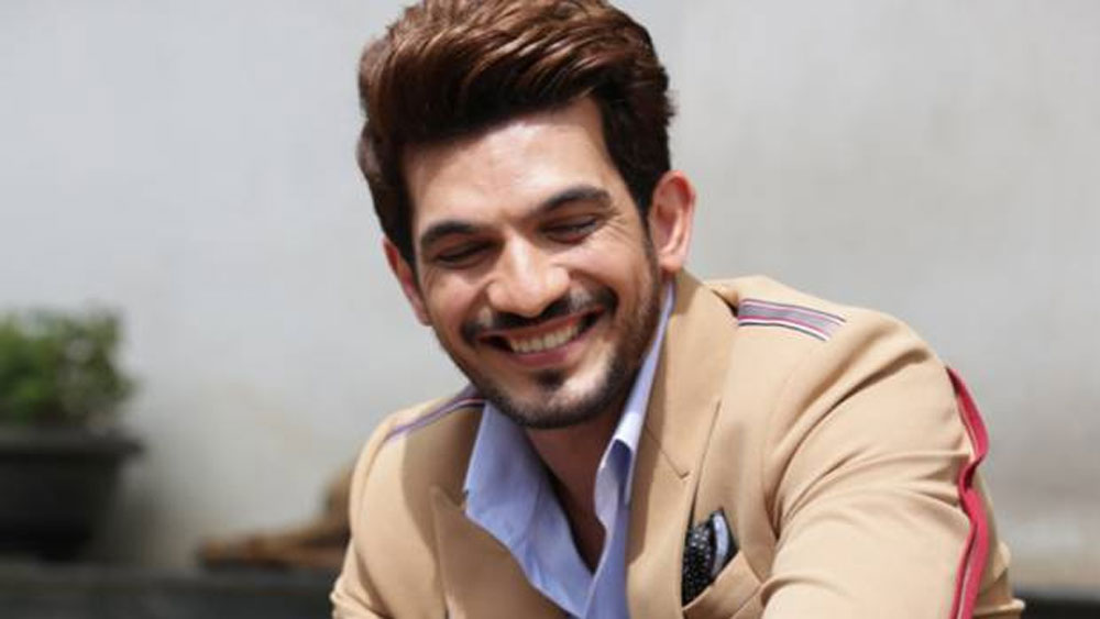 টেলিভিশস তারকা অর্জুন বিজলানি প্রধানমন্ত্রী ত্রাণ তহবিলে ৫ লক্ষ টাকা এবং মহারাষ্ট্র মুখ্যমন্ত্রীর ত্রাণ তহবিলে ৫ লক্ষ টাকা দান করেছেন।