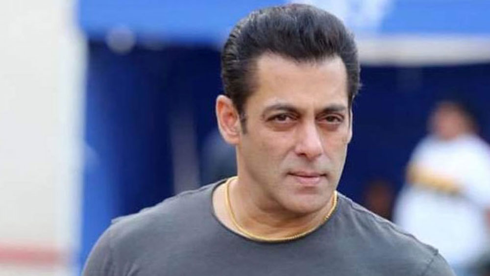 রিলিফ ফান্ডে সরাসরি অর্থ সাহায্য না করলেও ২৫ হাজার দিন মজুরের দায়িত্ব নিয়েছেন সলমন খান।