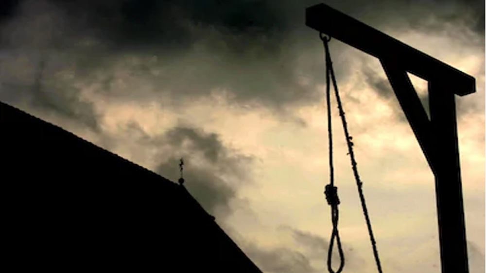 ফাঁসির আগে এই সিরিয়াল কিলার নিজের ভুল বুঝতে পেরেছিল। মৃত্যুর আগে অনুতপ্ত হয়ে বলে গিয়েছিল, সে নিজের জীবন নষ্ট করেছে। আর যেন কেউ এই পথে না আসে। (ছবি: আর্কাইভ এবং ফেসবুক)