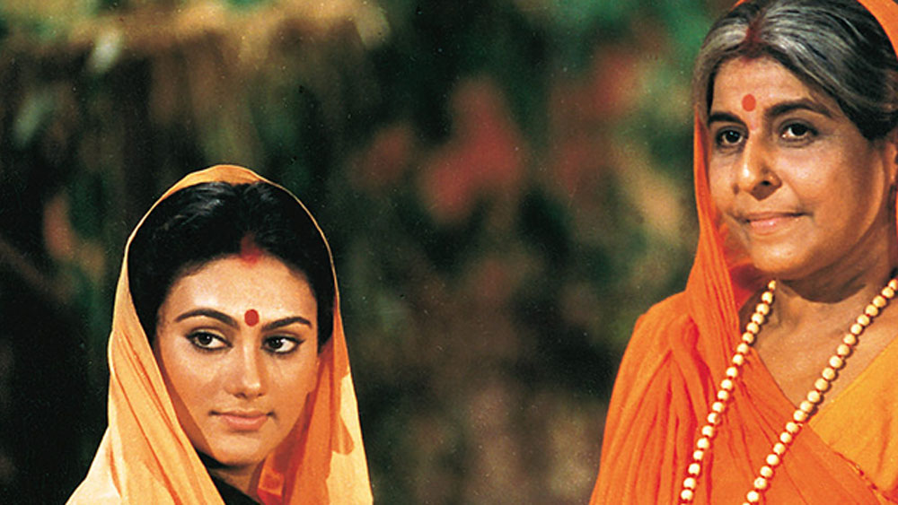 টেলিভিশনের ‘সীতা’। ১৯৮৬ সালে রামানন্দ সাগরের ‘রামায়ণ’-এ সীতার চরিত্রে অভিনয় করে জনপ্রিয় হয়েছিলেন এই অভিনেত্রী। রামায়ণের পরে বেশ কয়েকটি হিন্দি ধারাবাহিকেও কাজ করেছেন দীপিকা।