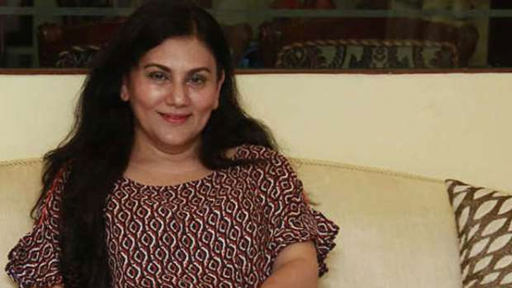 তবে এ ছাড়াও তিনি নিজের আরও একটা পরিচয় গড়ে ফেলেছেন। ১৯৯১ সালে বরোদা থেকে বিজেপির টিকিটে ভোটে লড়েন তিনি। দশম লোকসভা নির্বাচনে বিজেপির সাংসদ নির্বাচিত হন।