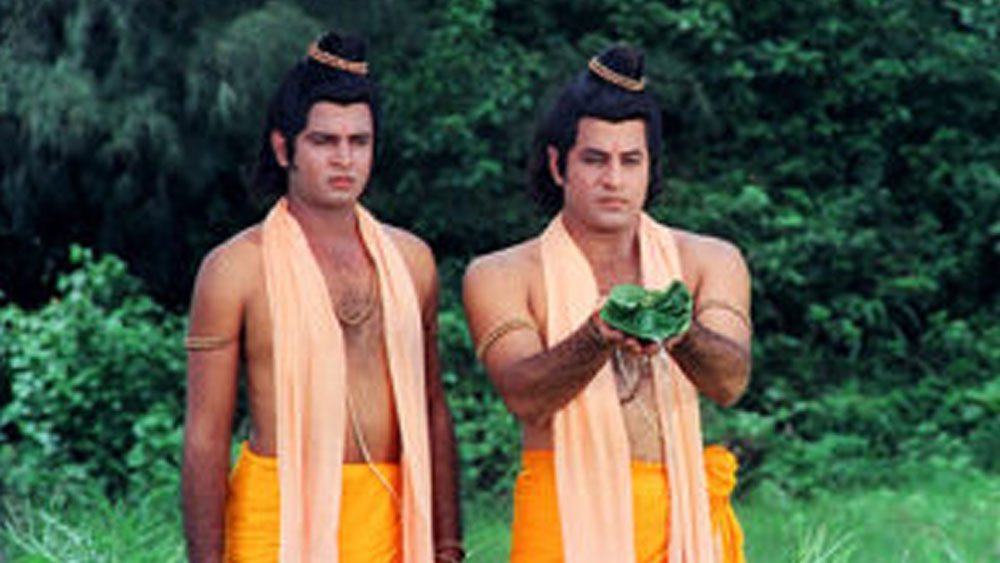 রাম-সীতার পরই আসে লক্ষ্মণের কথা। সৌম্যকান্তি, গভীর শান্ত দৃষ্টির সুনীল লহরী তখন রামবেশী অরুণ গোবিলের সঙ্গে পাল্লা দিয়ে জনপ্রিয়। মহিলামহলেও রীতিমতো চর্চার বিষয়।