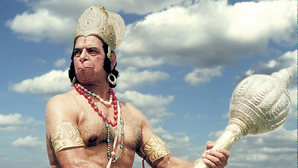 রাম-সীতা-লক্ষ্মণের পরম ভক্ত হনুমানের ভূমিকায় অভিনয় করেছিলেন দারা সিংহ। দারা সিংহ ছিলেন পেশাদার কুস্তিগীর। ১৯৮৬ সালে ‘রামায়ণ’-এর অনেক আগে থেকেই তিনি বিভিন্ন ফিল্মে কাজ করেছেন।