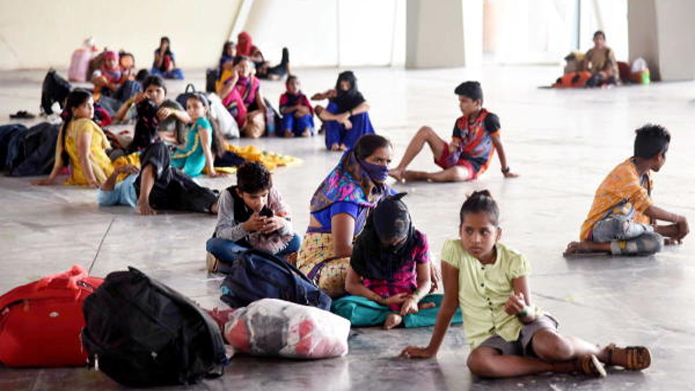 আতঙ্কের অশনি সঙ্কেত আরও গভীর হয়েছে কর্মহীন ঠিকা শ্রমিকদের জীবনে।