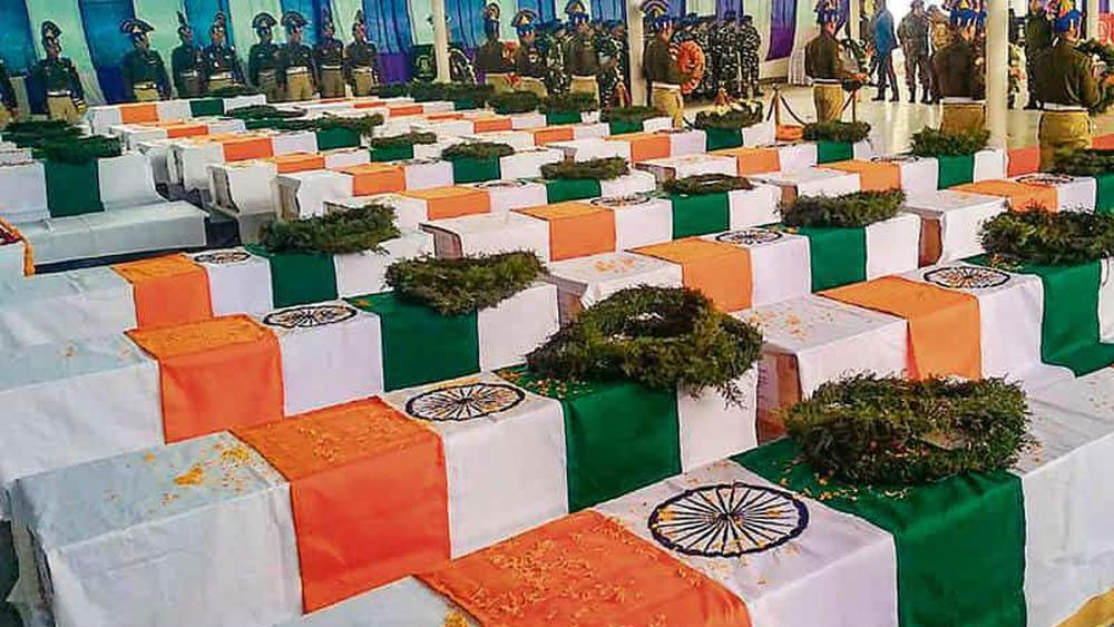 প্রতিটা শহিদ জওয়ানের পরিবারের জন্য তিনি মোট পাঁচ কোটি টাকা অর্থ সাহায্য করেছিলেন। এবং সোশ্যাল মিডিয়ায় সবাইকে এগিয়ে আসার জন্য আহ্বানও জানিয়েছিলেন।