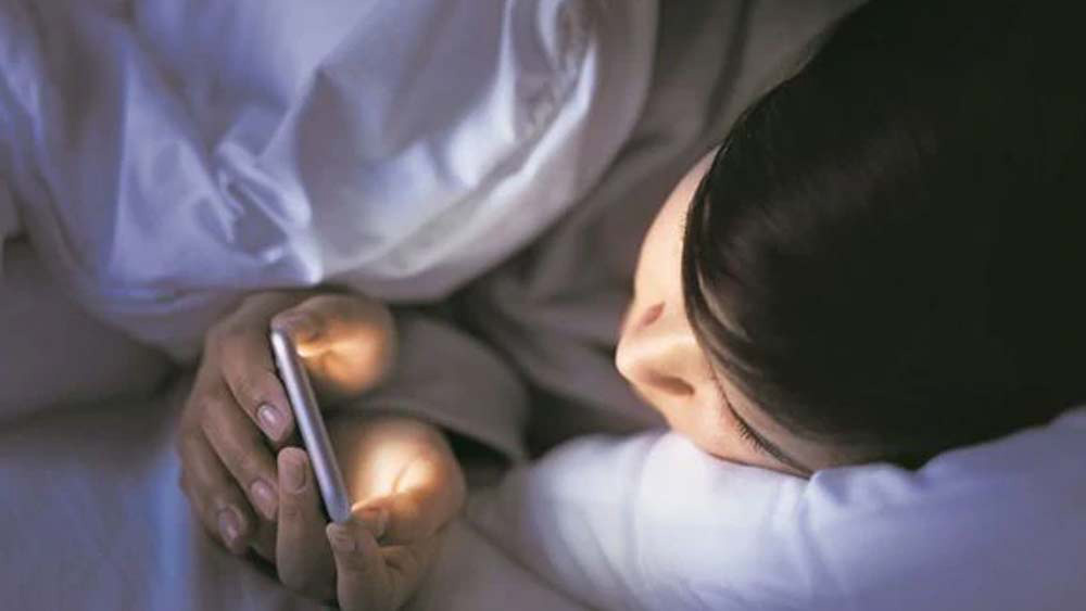 সম্প্রতি পর্নহাব নিজেদের টুইটার হ্যান্ডল থেকে একটি পোস্ট করা হয়েছে। সেখানে জানানো হয়েছে আগামী ২৩ এপ্রিল পর্যন্ত পর্নহাবের সমস্ত প্রিমিয়াম কনটেন্ট (যা দেখতে টাকা দিয়ে সাবস্ক্রাইব করতে হয়) বিনামূল্যে দেখতে পাওয়া যাবে। গ্রাহকদের বিনামূল্যে পর্ন দেখার সুযোগ করে দিয়ে তাঁদের গৃহবন্দি দশা উপভোগ করতে বলেছে ওই সংস্থা। সঙ্গে নিরাপদে ঘরের থাকার অনুরোধও জানিয়েছে তারা।   (ছবি: শাটারস্টক)