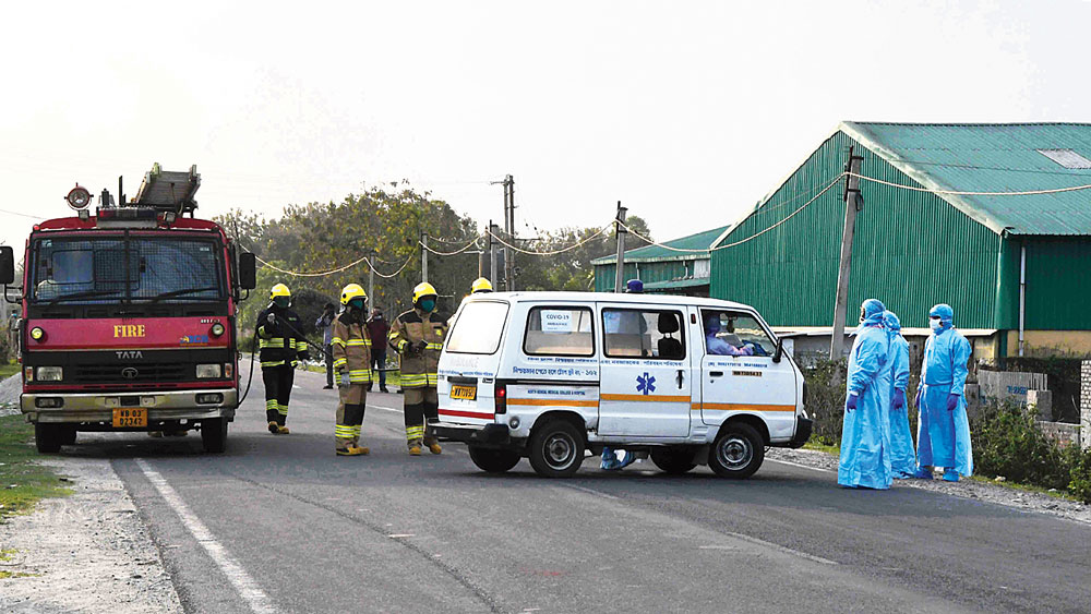 Coronavirus in India: Cremation of the body of dead lady is perfomed in Siliguri